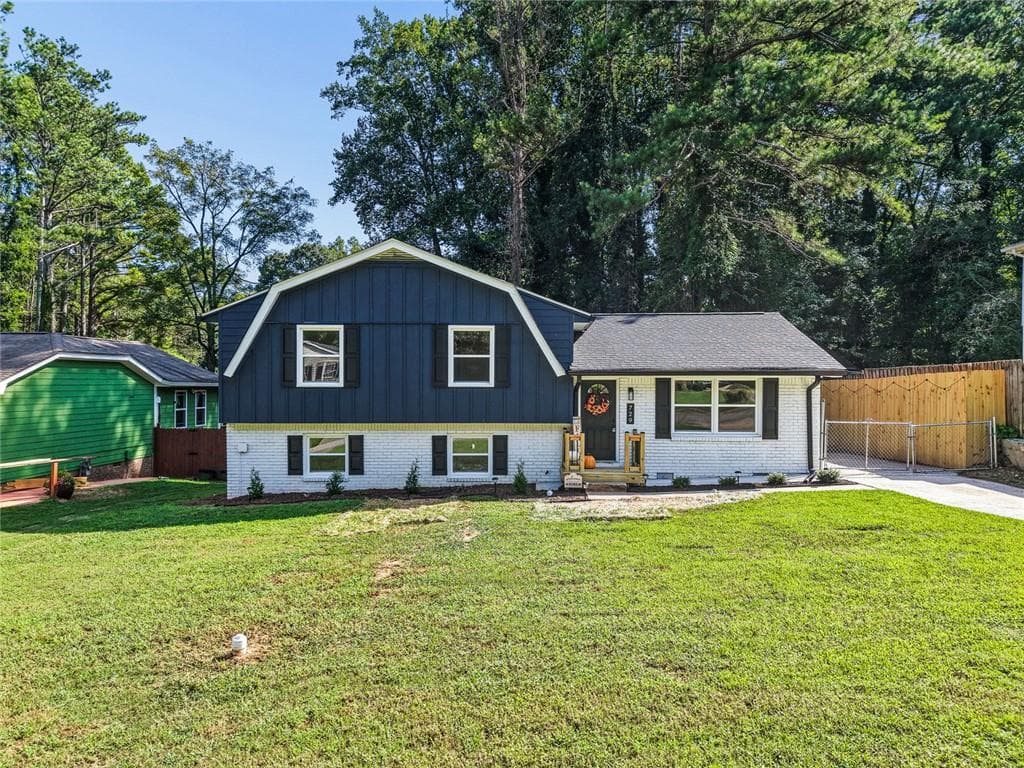 4 bedroom, 2 bathroom, 1,884 sq ft single family residence for sale at 729 Winter Ln, Jonesboro, GA 30238