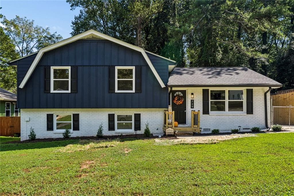 4 bedroom, 2 bathroom, 1,884 sq ft single family residence for sale at 729 Winter Ln, Jonesboro, GA 30238 — photo 2