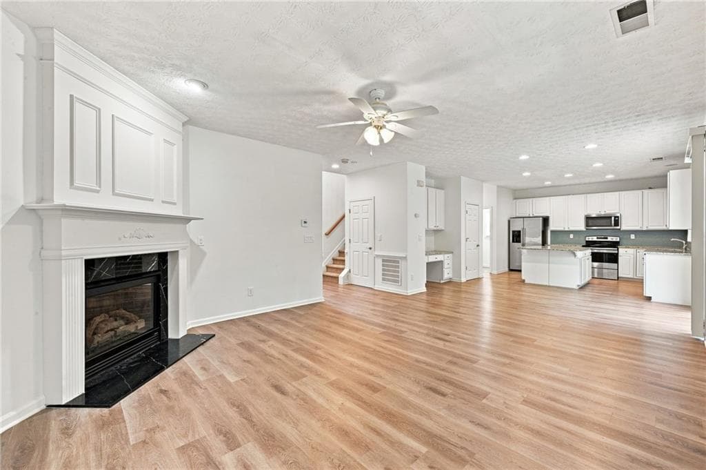 3 bedroom, 3 bathroom, 1,964 sq ft single family residence for sale at 3433 Palm Circle, Kennesaw, GA 30144 — photo 7