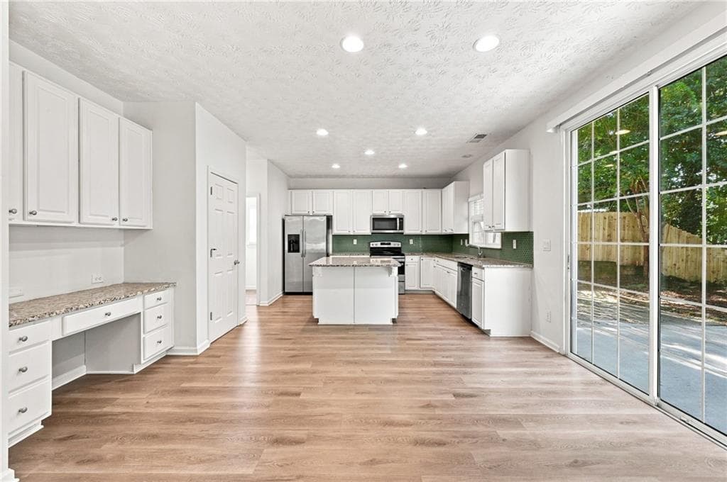 3 bedroom, 3 bathroom, 1,964 sq ft single family residence for sale at 3433 Palm Circle, Kennesaw, GA 30144 — photo 9