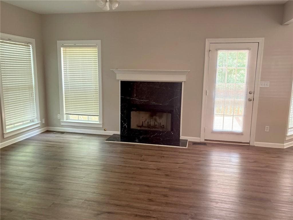 4 bedroom, 3 bathroom, 1,308 sq ft single family residence for sale at 130 Cutstone Court, Fayetteville, GA 30215 — photo 5