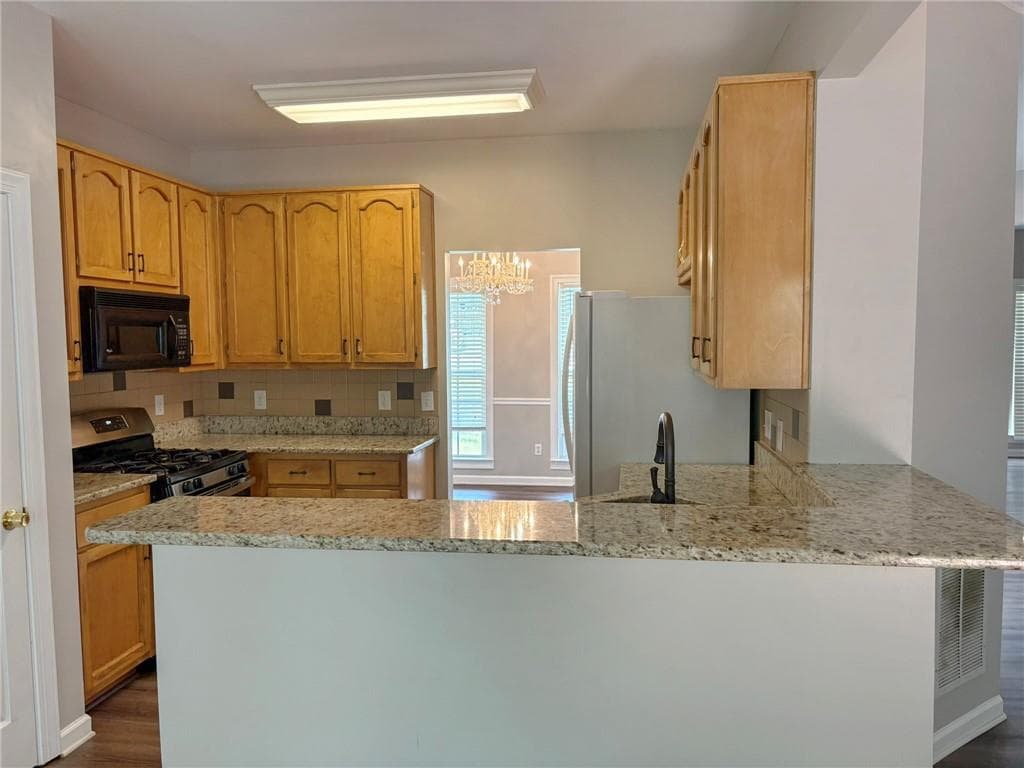 4 bedroom, 3 bathroom, 1,308 sq ft single family residence for sale at 130 Cutstone Court, Fayetteville, GA 30215 — photo 8