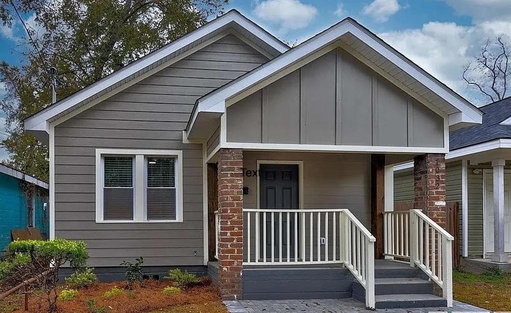 2 bedroom, 3 bathroom, 851 sq ft single family residence for sale at 1032 Demmond Street, Savannah, GA 31415