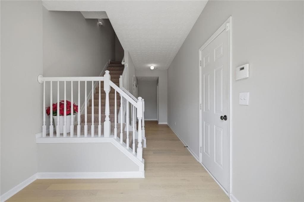 3 bedroom, 4 bathroom, 2,310 sq ft townhouse for sale at 3518 Lantern View Lane, Scottdale, GA 30079 — photo 2