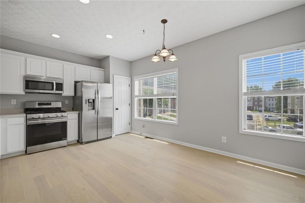 3 bedroom, 4 bathroom, 2,310 sq ft townhouse for sale at 3518 Lantern View Lane, Scottdale, GA 30079 — photo 4