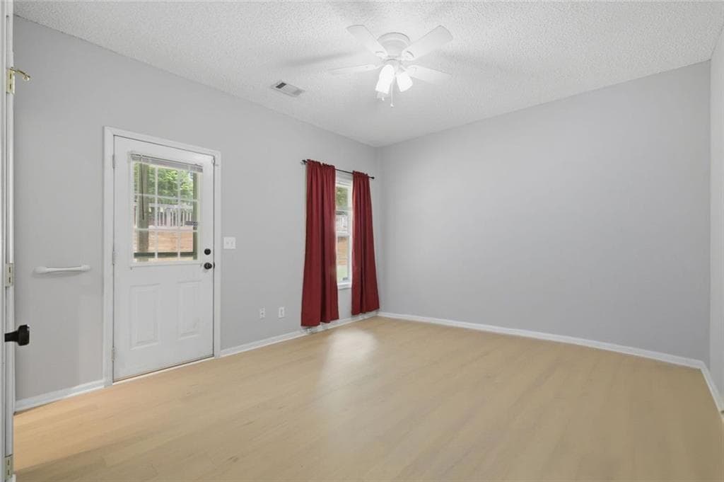 3 bedroom, 4 bathroom, 2,310 sq ft townhouse for sale at 3518 Lantern View Lane, Scottdale, GA 30079 — photo 9