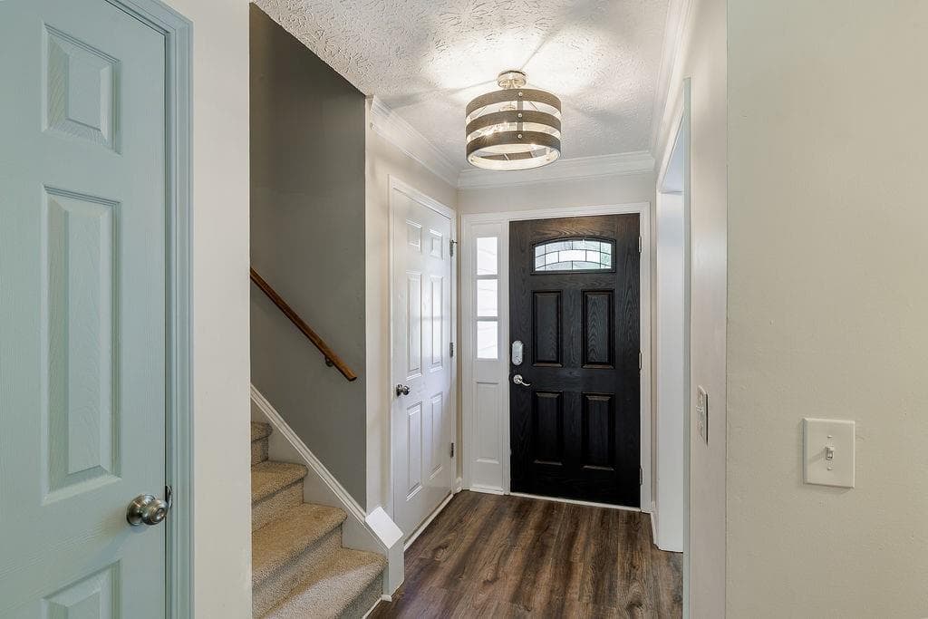 4 bedroom, 3 bathroom, 2,001 sq ft single family residence for sale at 5685 Sugar Crossing Drive, Sugar Hill, GA 30518 — photo 3