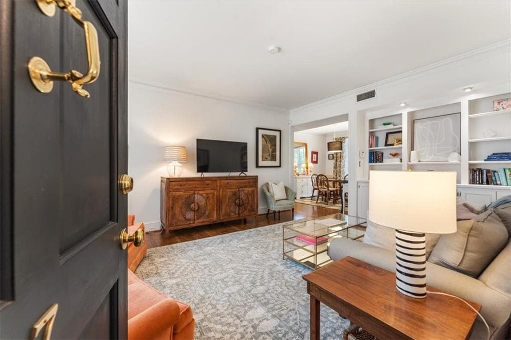 1 bedroom, 1 bathroom, 756 sq ft condominium under contract at 28 Collier Road 7, Atlanta, GA 30309 — photo 6
