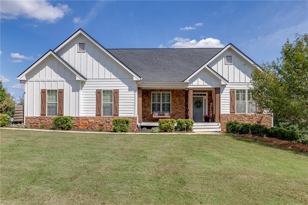 6 bedroom, 4 bathroom, 4,690 sq ft single family residence for sale at 363 Durham Drive, Hoschton, GA 30548 — photo 1 of 61