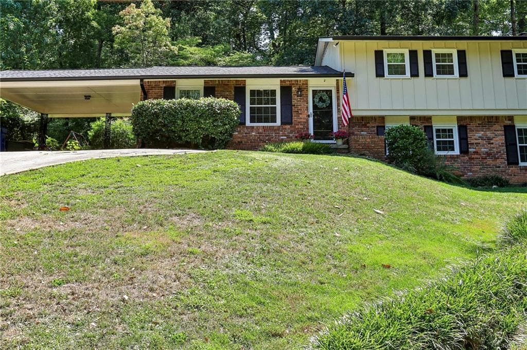 4 bedroom, 3 bathroom, 2,071 sq ft single family residence for sale at 4372 Ashwoody Trail, Atlanta, GA 30319 — photo 5