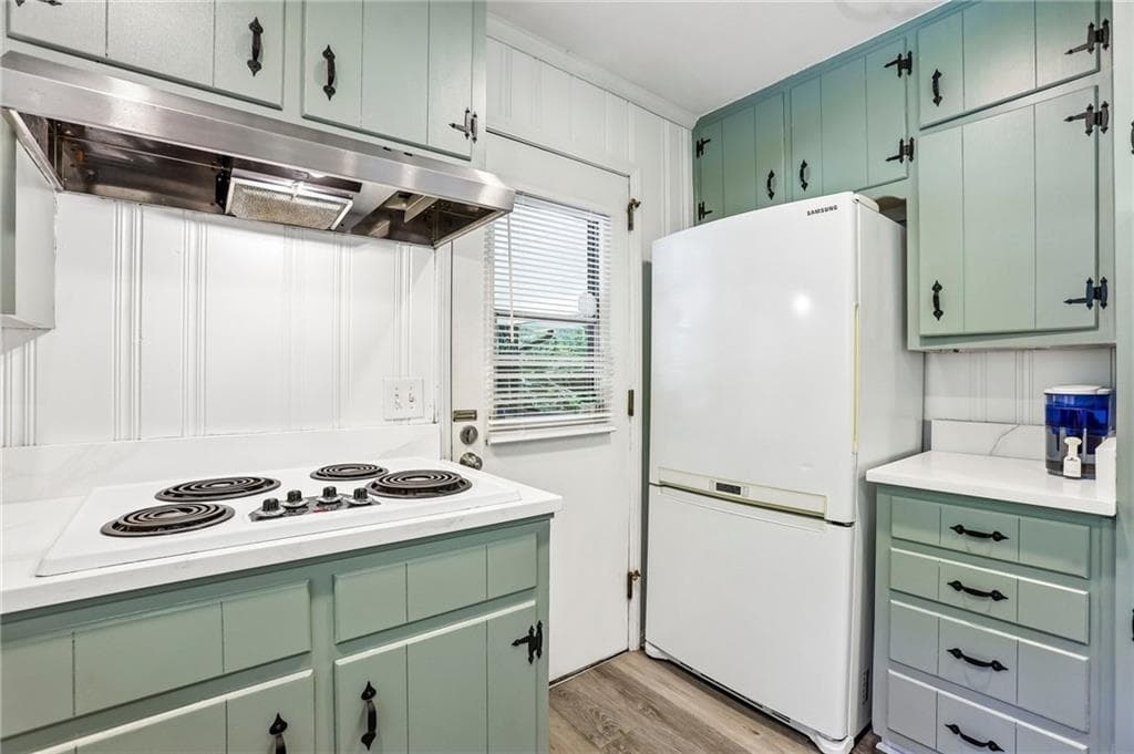 4 bedroom, 3 bathroom, 2,071 sq ft single family residence for sale at 4372 Ashwoody Trail, Atlanta, GA 30319 — photo 9