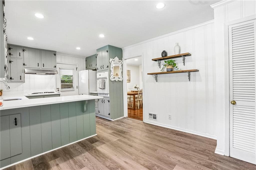 4 bedroom, 3 bathroom, 2,071 sq ft single family residence for sale at 4372 Ashwoody Trail, Atlanta, GA 30319 — photo 10