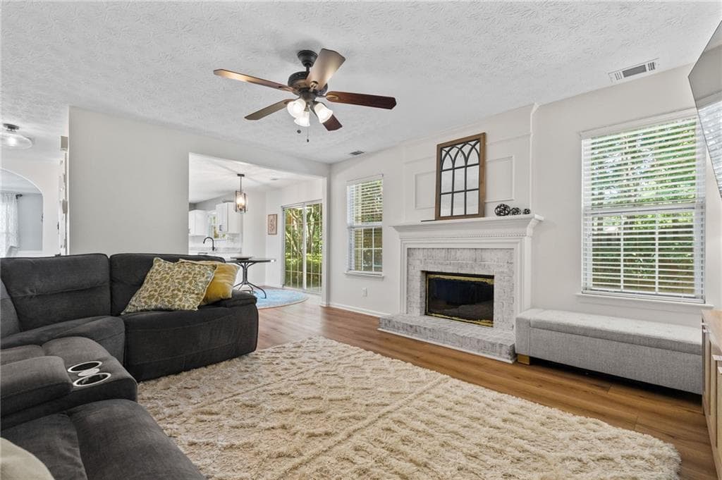 4 bedroom, 3 bathroom, 2,468 sq ft single family residence for sale at 1833 Chasewood Park Drive, Marietta, GA 30066 — photo 3