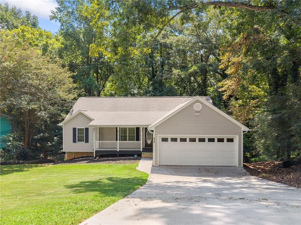 4 bedroom, 3 bathroom, 2,880 sq ft single family residence for sale at 473 Christopher Drive, Gainesville, GA 30501 — photo 2