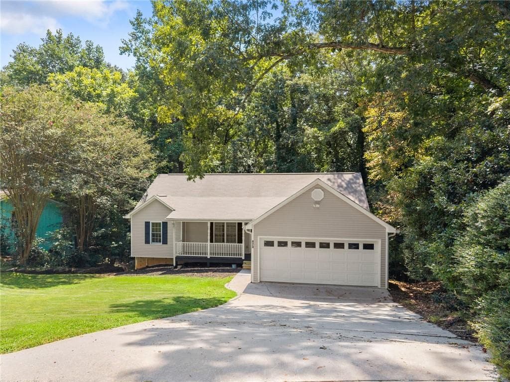 4 bedroom, 3 bathroom, 2,880 sq ft single family residence for sale at 473 Christopher Drive, Gainesville, GA 30501 — photo 3