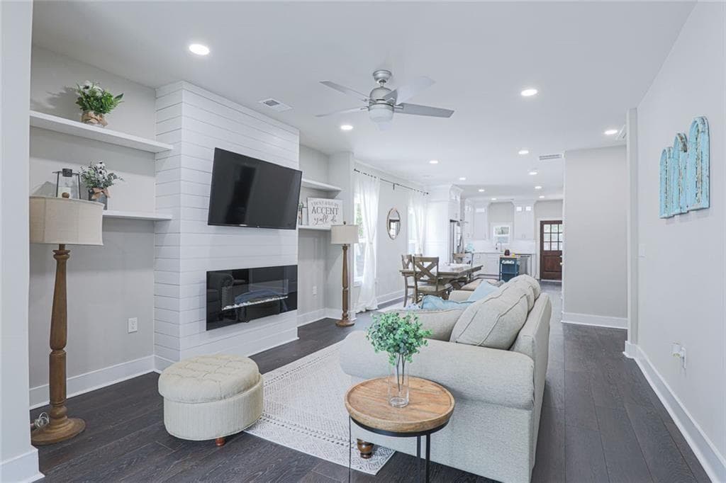 4 bedroom, 2 bathroom, 1,800 sq ft single family residence for sale at 1717 Defoor Avenue, Atlanta, GA 30318 — photo 4
