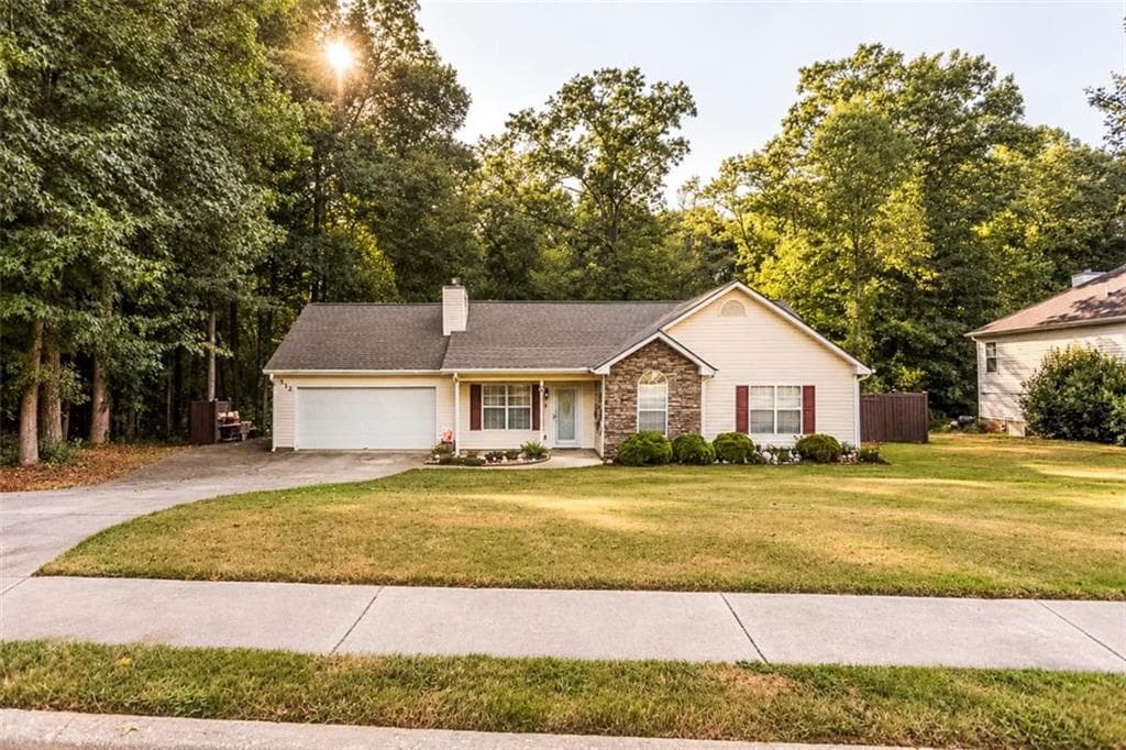 3 bedroom, 2 bathroom, 1,581 sq ft single family residence for sale at 512 Lindsey Way, Social Circle, GA 30025 — photo 2