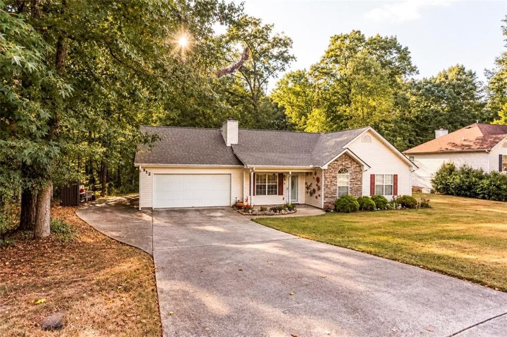 3 bedroom, 2 bathroom, 1,581 sq ft single family residence for sale at 512 Lindsey Way, Social Circle, GA 30025 — photo 3
