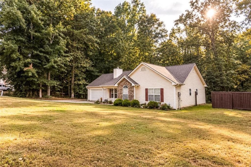 3 bedroom, 2 bathroom, 1,581 sq ft single family residence for sale at 512 Lindsey Way, Social Circle, GA 30025 — photo 4