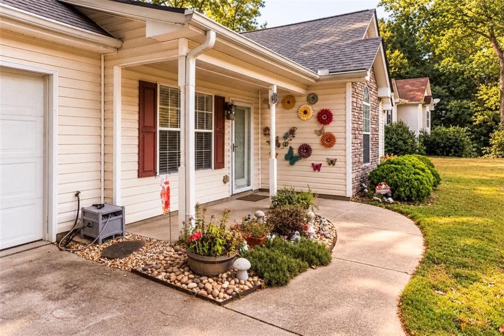 3 bedroom, 2 bathroom, 1,581 sq ft single family residence for sale at 512 Lindsey Way, Social Circle, GA 30025 — photo 6