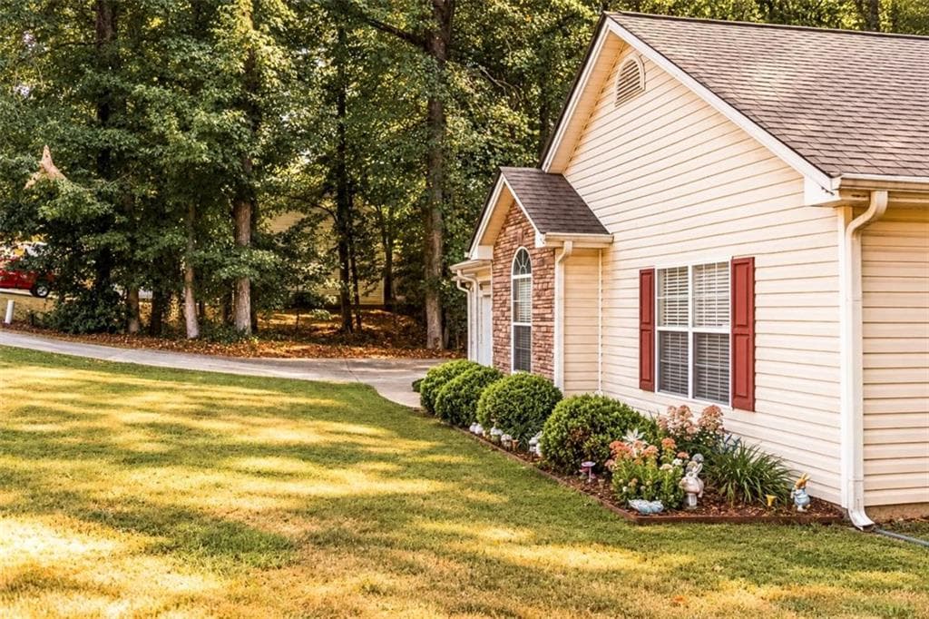 3 bedroom, 2 bathroom, 1,581 sq ft single family residence for sale at 512 Lindsey Way, Social Circle, GA 30025 — photo 8