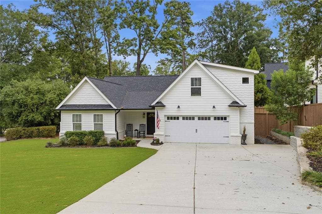 4 bedroom, 3 bathroom, 2,200 sq ft single family residence under contract at 2327 Drew Valley Road, Brookhaven, GA 30319 — photo 3