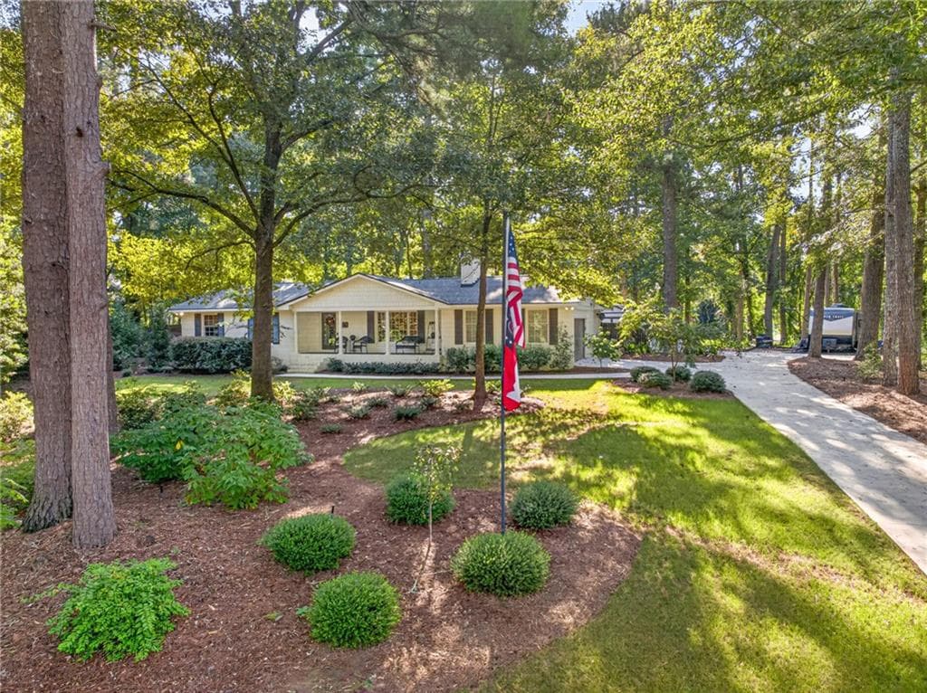 4 bedroom, 3 bathroom, 2,027 sq ft single family residence for sale at 190 Gatewood Place, Athens, GA 30607