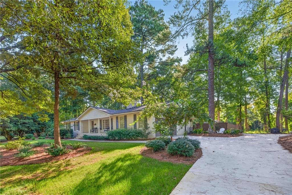 4 bedroom, 3 bathroom, 2,027 sq ft single family residence for sale at 190 Gatewood Place, Athens, GA 30607 — photo 2