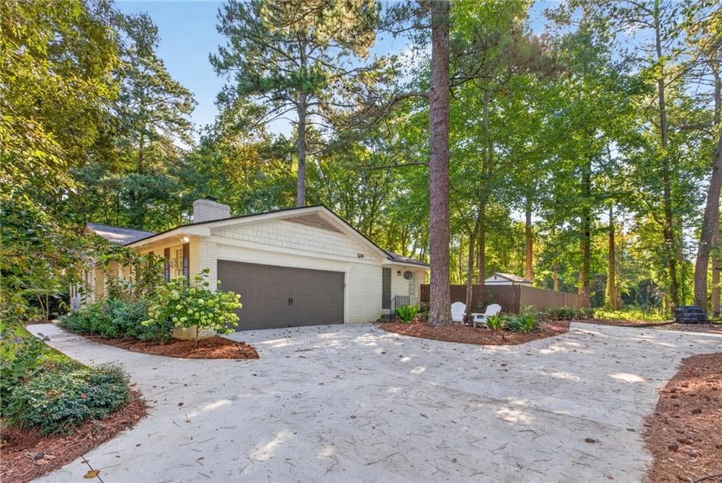 4 bedroom, 3 bathroom, 2,027 sq ft single family residence for sale at 190 Gatewood Place, Athens, GA 30607 — photo 8