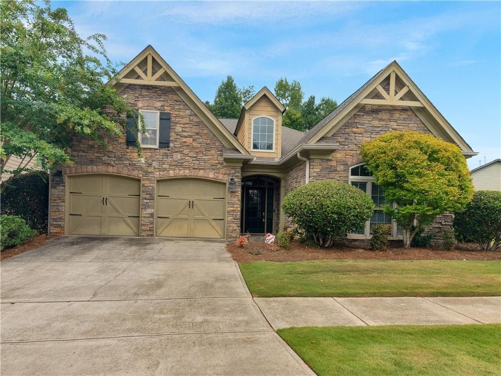 3 bedroom, 2 bathroom, 2,213 sq ft single family residence for sale at 1136 Pebble Creek Lane, Locust Grove, GA 30248