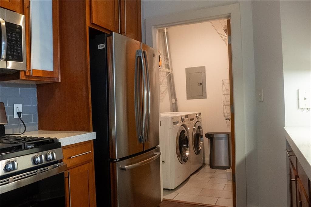 2 bedroom, 2 bathroom, 1,571 sq ft condominium for sale at 395 Central Park Place 230, Atlanta, GA 30312 — photo 6