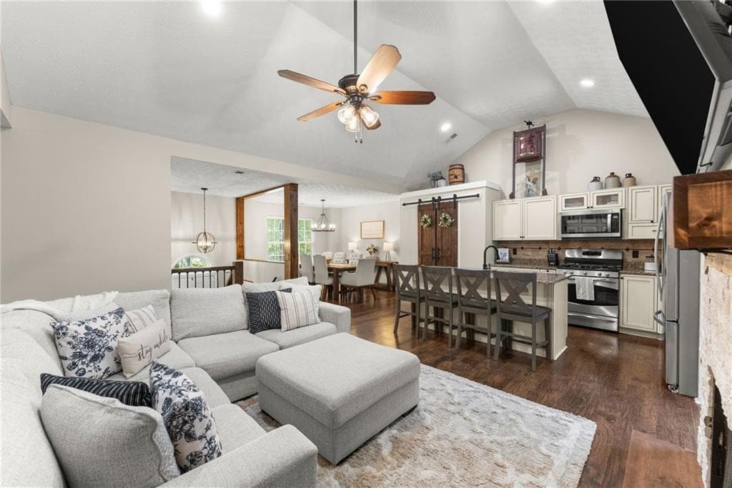 4 bedroom, 3 bathroom, 1,679 sq ft single family residence under contract at 378 Baugh Street, Commerce, GA 30529 — photo 3