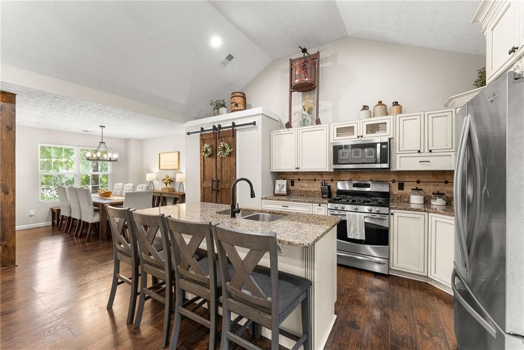 4 bedroom, 3 bathroom, 1,679 sq ft single family residence under contract at 378 Baugh Street, Commerce, GA 30529 — photo 9