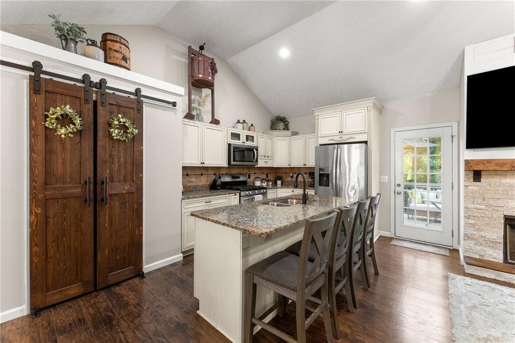 4 bedroom, 3 bathroom, 1,679 sq ft single family residence under contract at 378 Baugh Street, Commerce, GA 30529 — photo 10