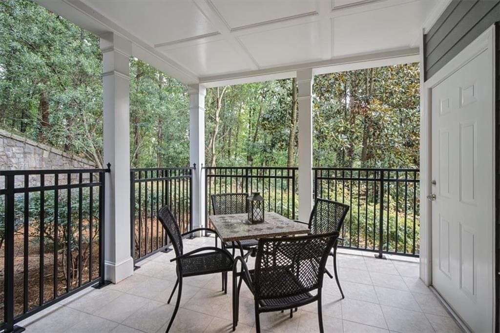 3 bedroom, 3 bathroom, 1,671 sq ft condominium for sale at 4100 Paces Walk 4101, Atlanta, GA 30339 — photo 5
