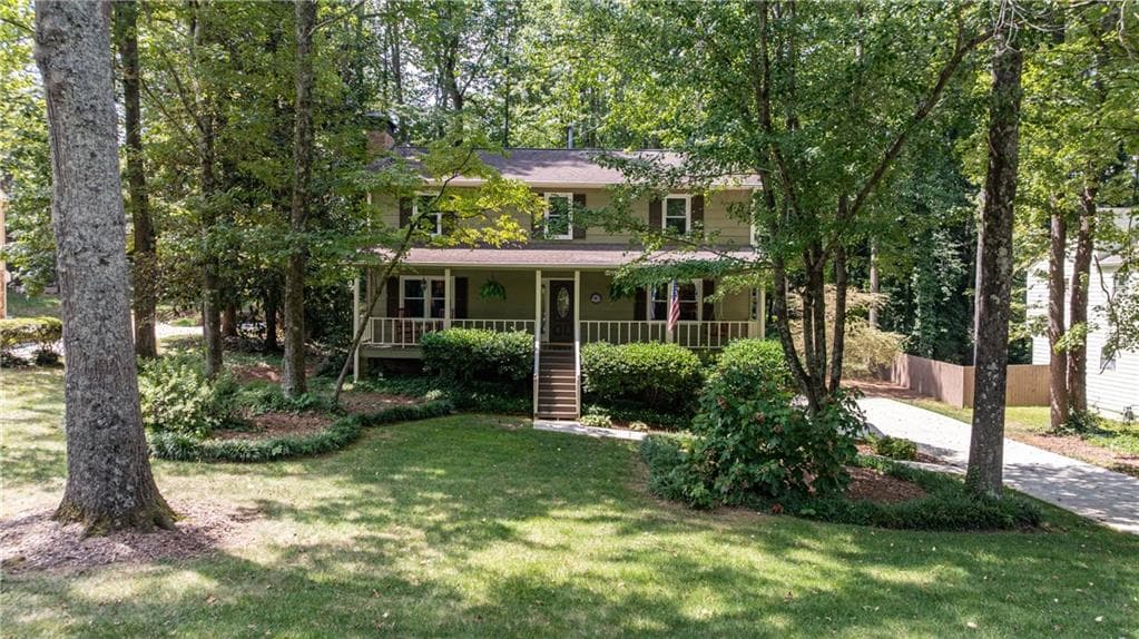 4 bedroom, 3 bathroom, 2,328 sq ft single family residence under contract at 2513 Trent Drive, Marietta, GA 30066 — photo 2