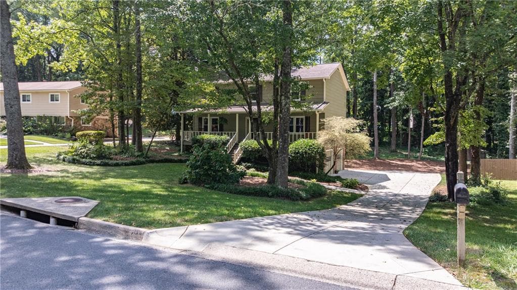 4 bedroom, 3 bathroom, 2,328 sq ft single family residence under contract at 2513 Trent Drive, Marietta, GA 30066 — photo 3