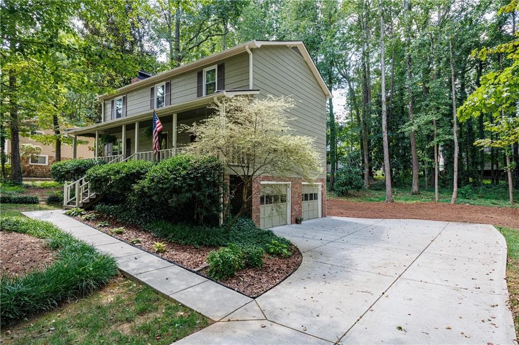 4 bedroom, 3 bathroom, 2,328 sq ft single family residence under contract at 2513 Trent Drive, Marietta, GA 30066 — photo 5