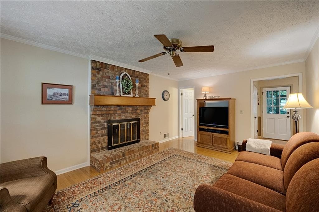 4 bedroom, 3 bathroom, 2,328 sq ft single family residence under contract at 2513 Trent Drive, Marietta, GA 30066 — photo 9