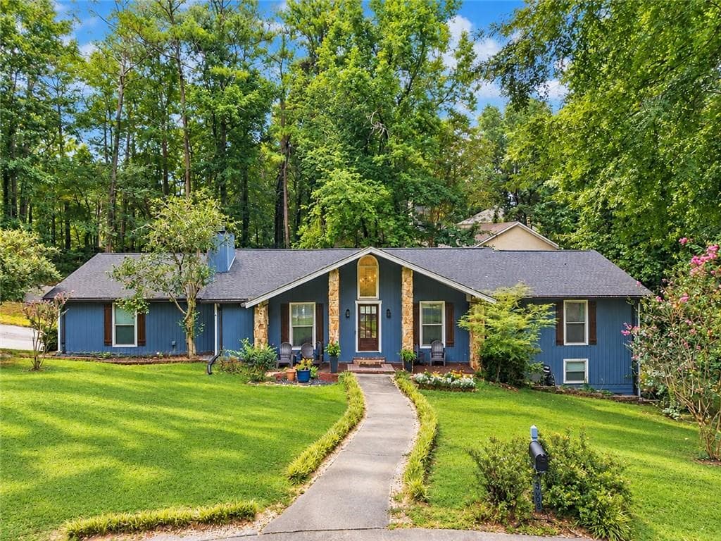5 bedroom, 3 bathroom, 3,640 sq ft single family residence under contract at 4358 Inverary Walk, Roswell, GA 30075 — photo 5