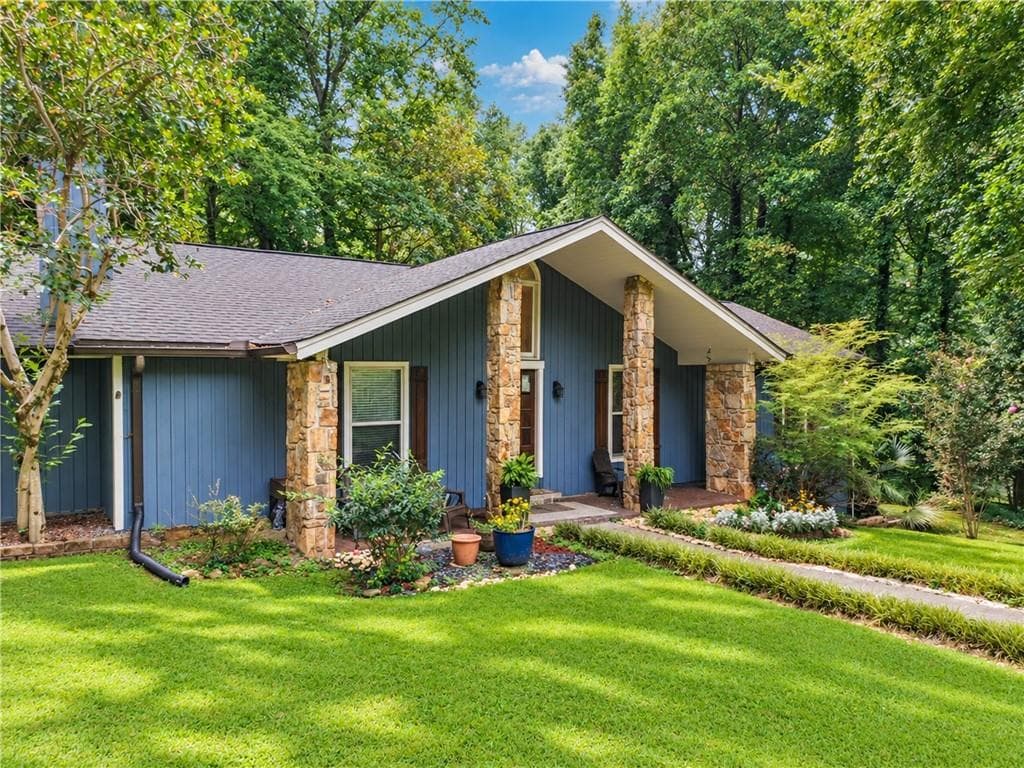 5 bedroom, 3 bathroom, 3,640 sq ft single family residence under contract at 4358 Inverary Walk, Roswell, GA 30075 — photo 6