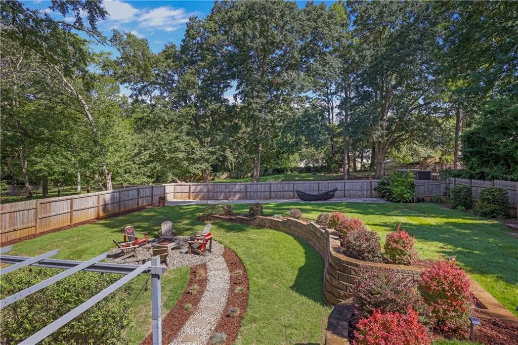 4 bedroom, 3 bathroom, 2,470 sq ft single family residence under contract at 1370 Willow Place, Atlanta, GA 30316 — photo 2