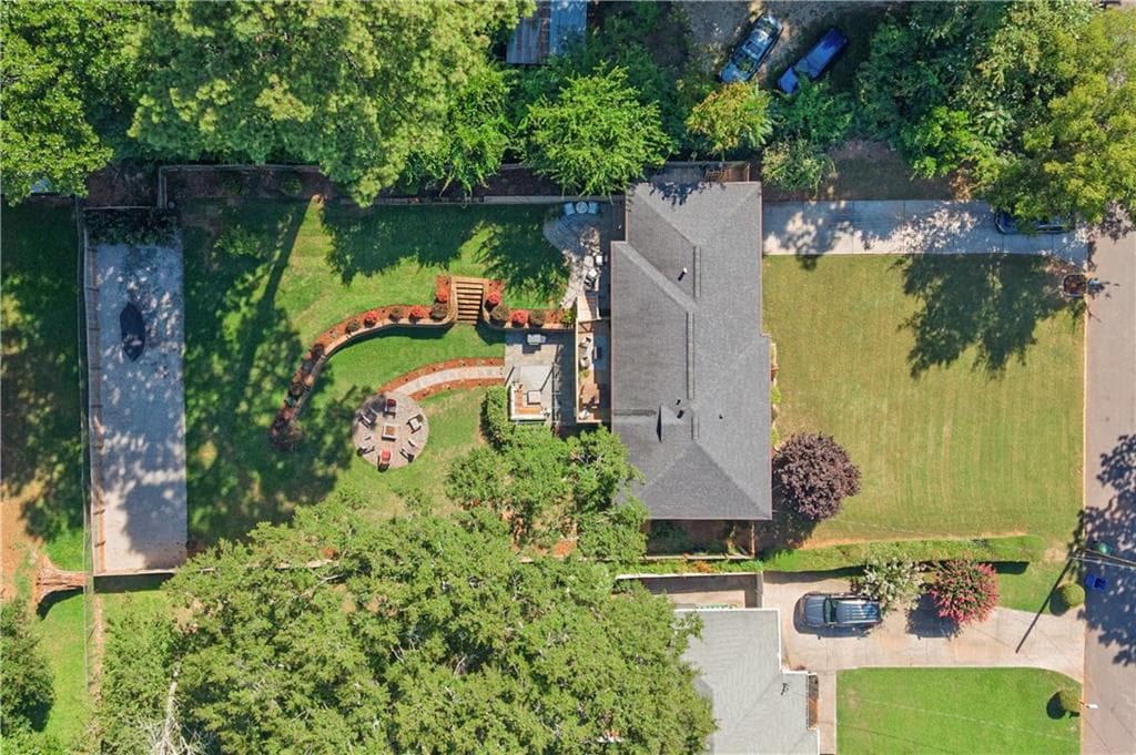 4 bedroom, 3 bathroom, 2,470 sq ft single family residence under contract at 1370 Willow Place, Atlanta, GA 30316 — photo 3
