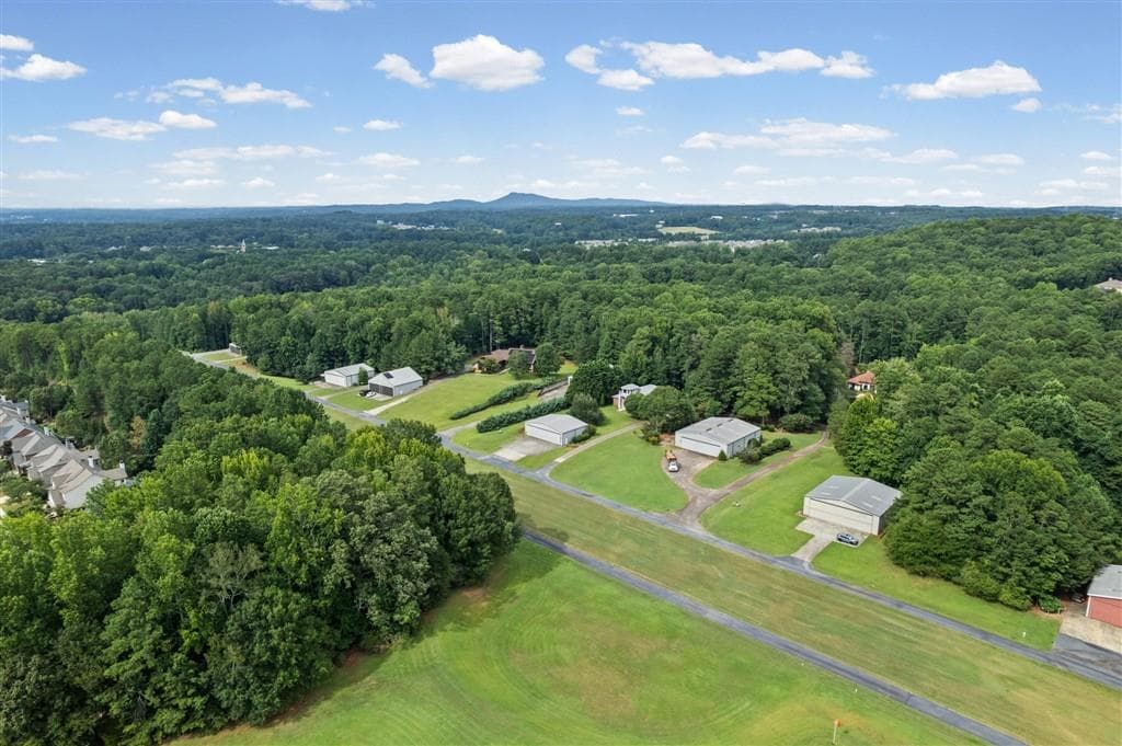 7 bedroom, 5 bathroom, 3,373 sq ft single family residence for sale at 2320 Kitfox Circle, Cumming, GA 30041 — photo 4