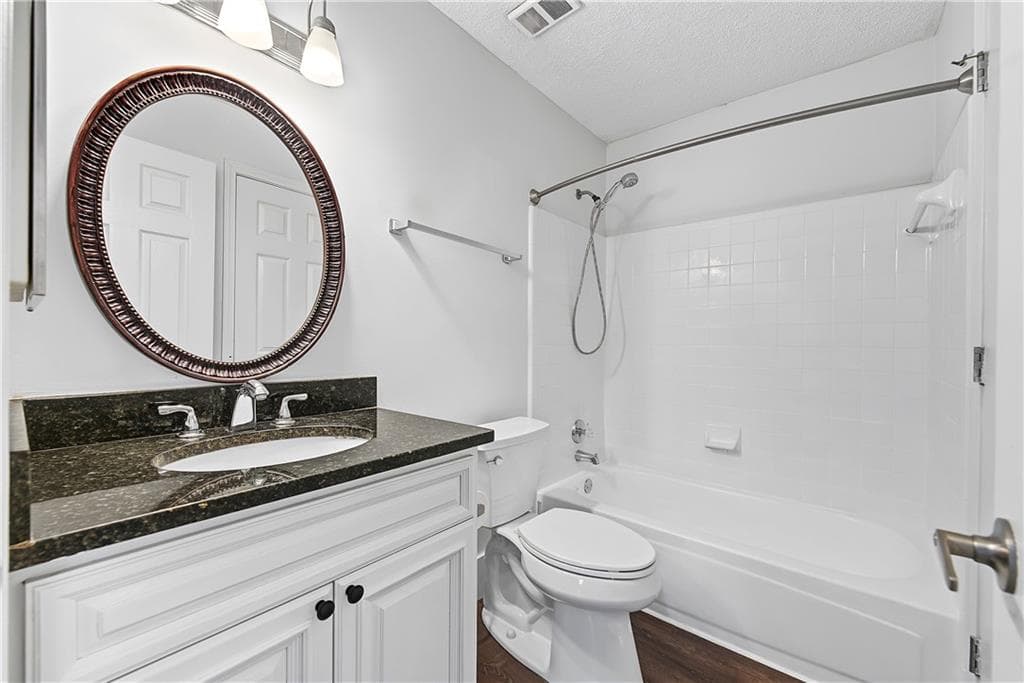 3 bedroom, 2 bathroom, 1,260 sq ft condominium for sale at 7207 Santa Fe Parkway, Sandy Springs, GA 30350 — photo 10