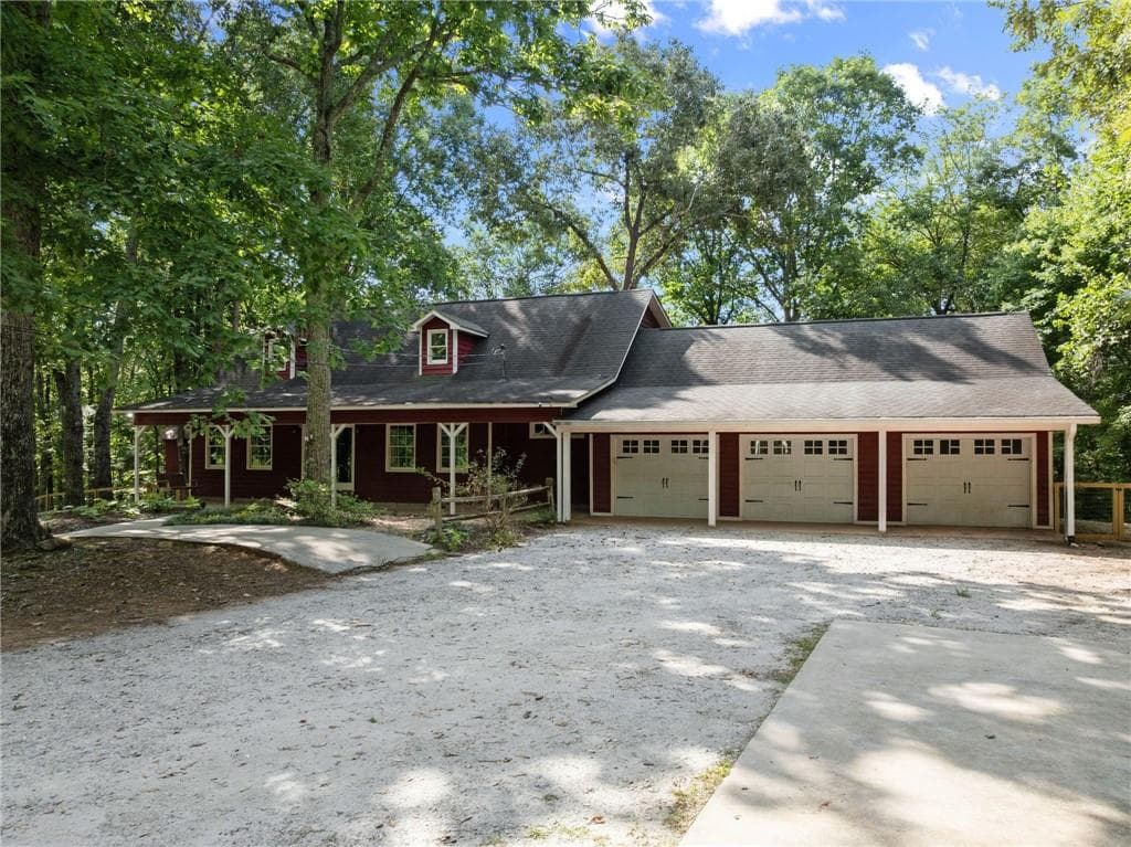 4 bedroom, 3 bathroom, 2,792 sq ft single family residence for sale at 5013 Porter Springs Road, Dahlonega, GA 30533 — photo 3