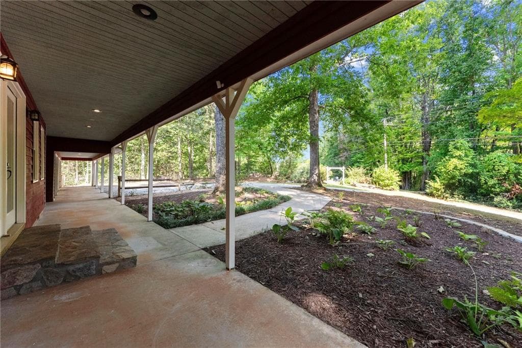 4 bedroom, 3 bathroom, 2,792 sq ft single family residence for sale at 5013 Porter Springs Road, Dahlonega, GA 30533 — photo 4