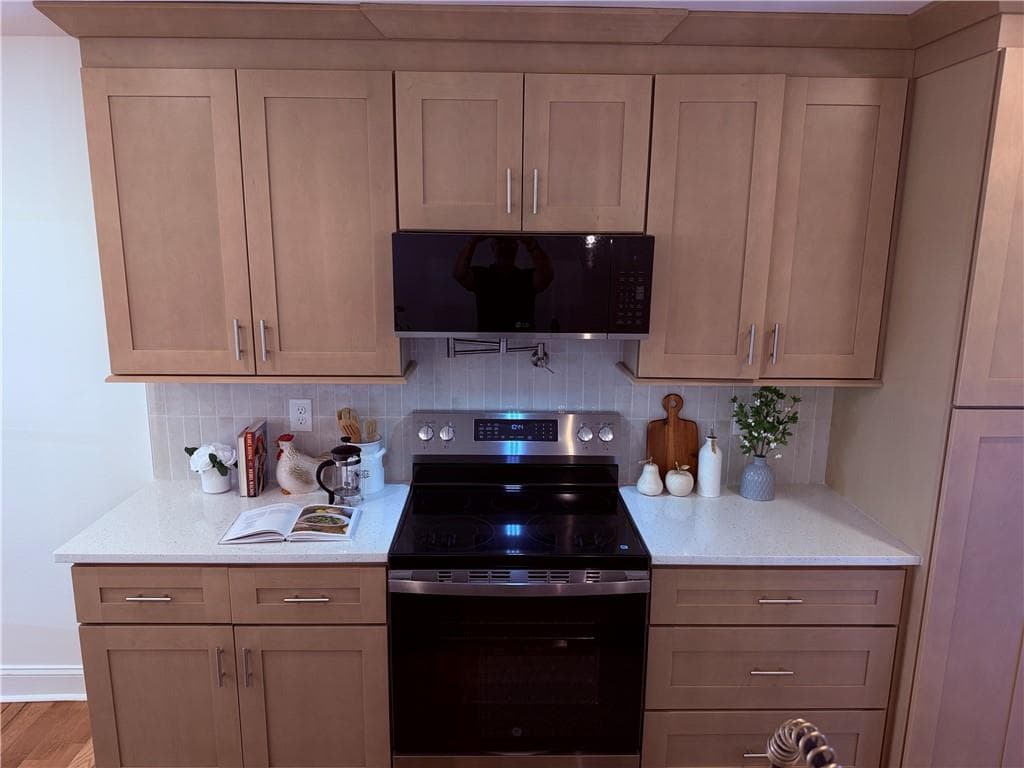 3 bedroom, 2 bathroom, 1,026 sq ft single family residence for sale at 2160 Castlewood Street, East Point, GA 30344 — photo 6