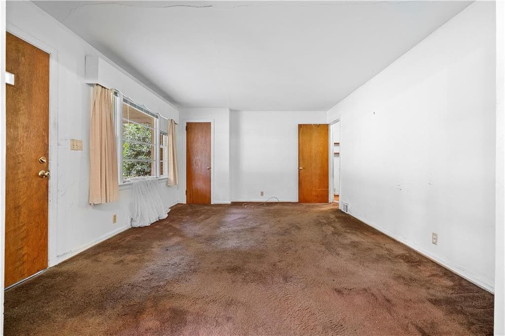 3 bedroom, 1 bathroom, 1,049 sq ft single family residence for sale at 2592 Woodridge Drive, Decatur, GA 30033 — photo 5