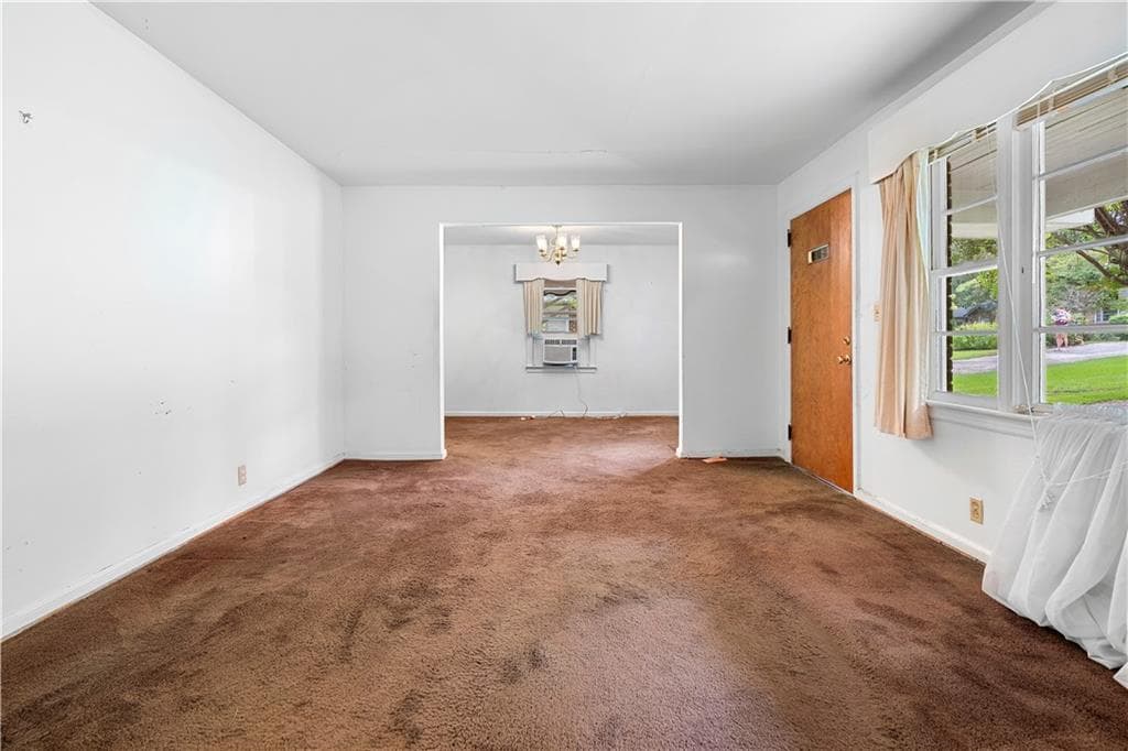 3 bedroom, 1 bathroom, 1,049 sq ft single family residence for sale at 2592 Woodridge Drive, Decatur, GA 30033 — photo 6